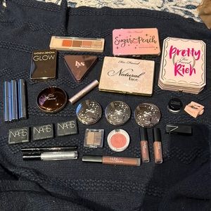 Used make up bundle. Excellent condition. Excellent brands